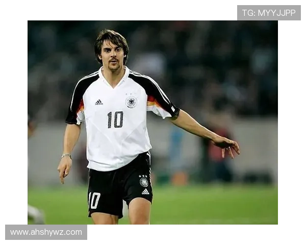 冷酷足球明星颜值揭秘那些让人心动的球场魅力与风采