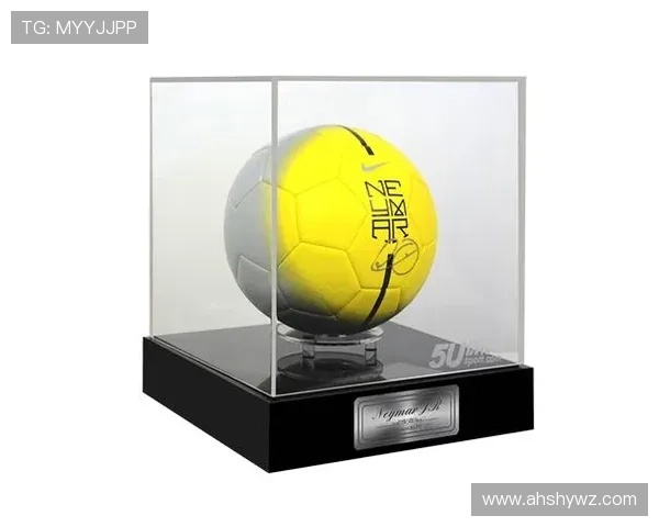 内马尔亲笔签名足球明星纪念品热销引发球迷追捧